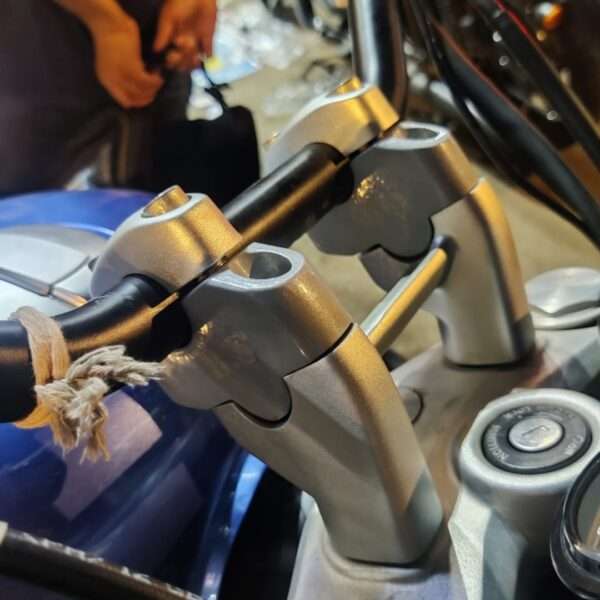 Aluminum Handlebar Riser For Royal Enfield Super Meteor 650 (Silver)