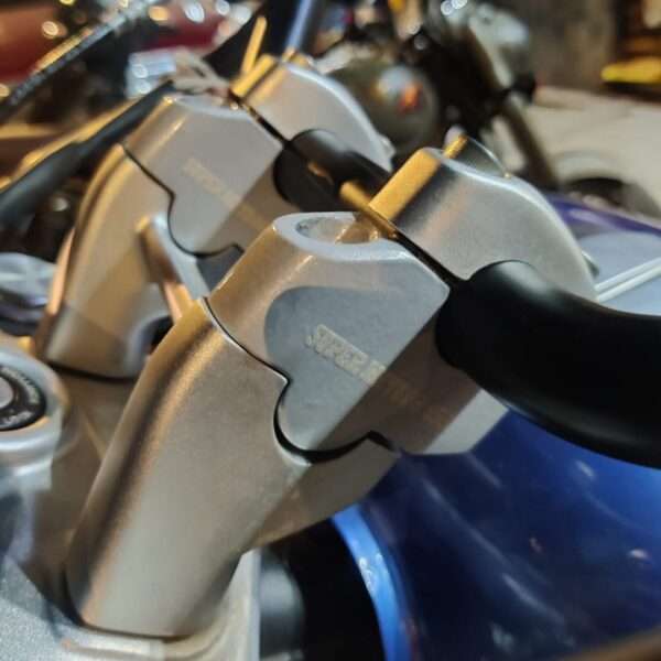 Aluminum Handlebar Riser For Super Meteor 650 (Silver)