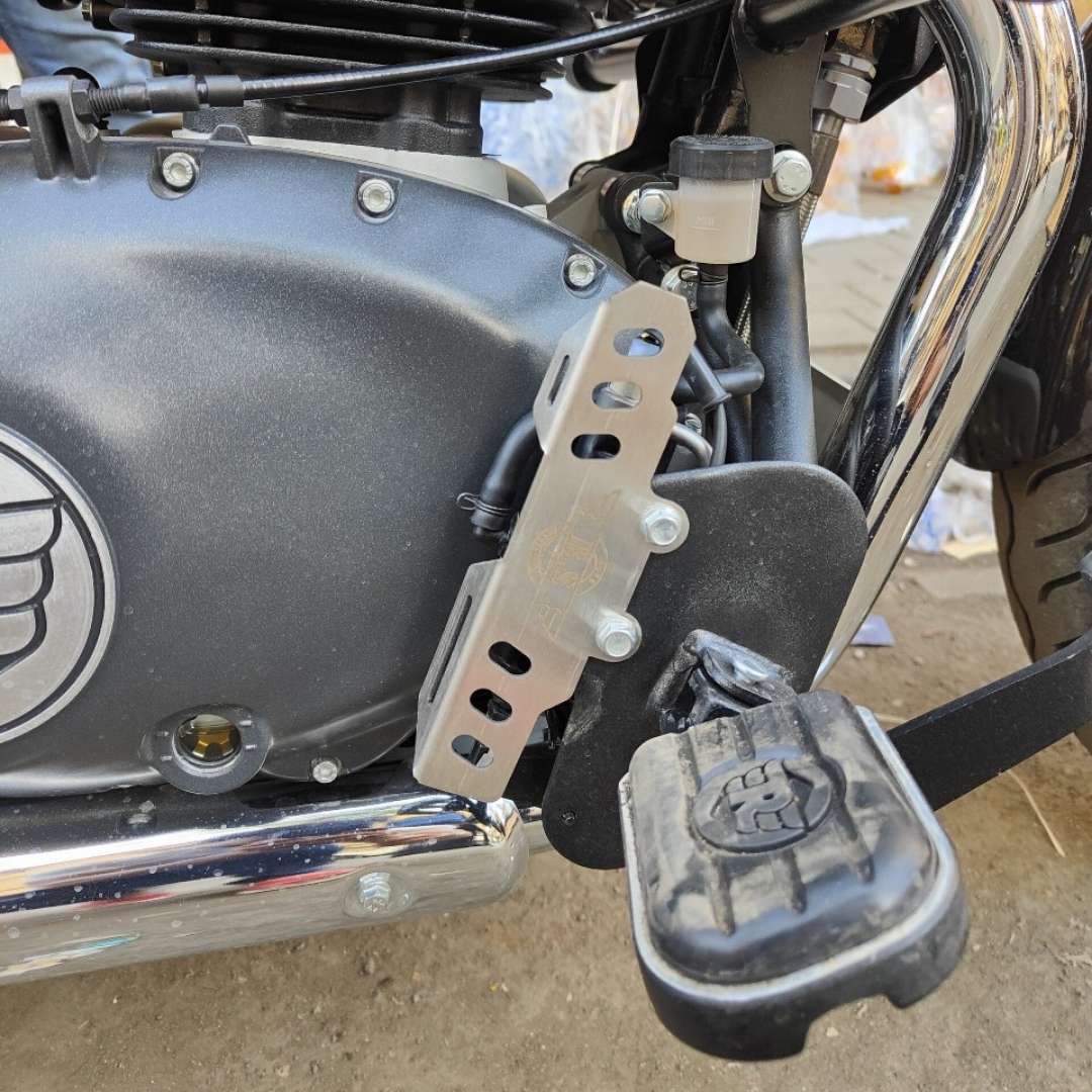 MC Cover For Super Meteor 650 (Silver) MC Cover For Super Meteor 650 (Silver)