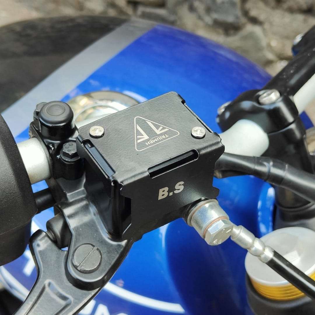 Stainless steel front master cylinder cap cover guard for Triumph Speed 400 (Black) Stainless steel front master cylinder cap cover guard for Triumph Speed 400 (Black)